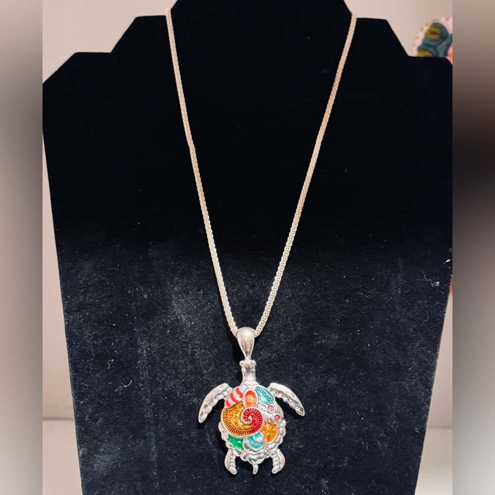 Vintage Silver Tone Turtle Pendant & Necklace